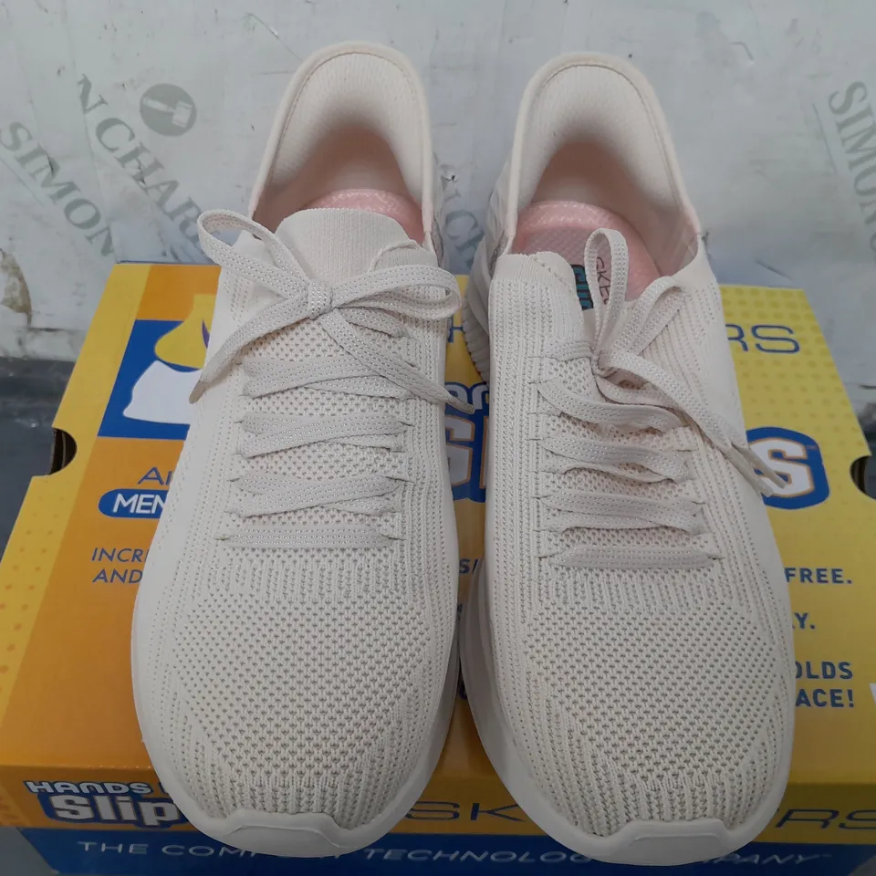 BOXED SKECHERS SLIP-INS TRAINERS IN PINK - UK 7