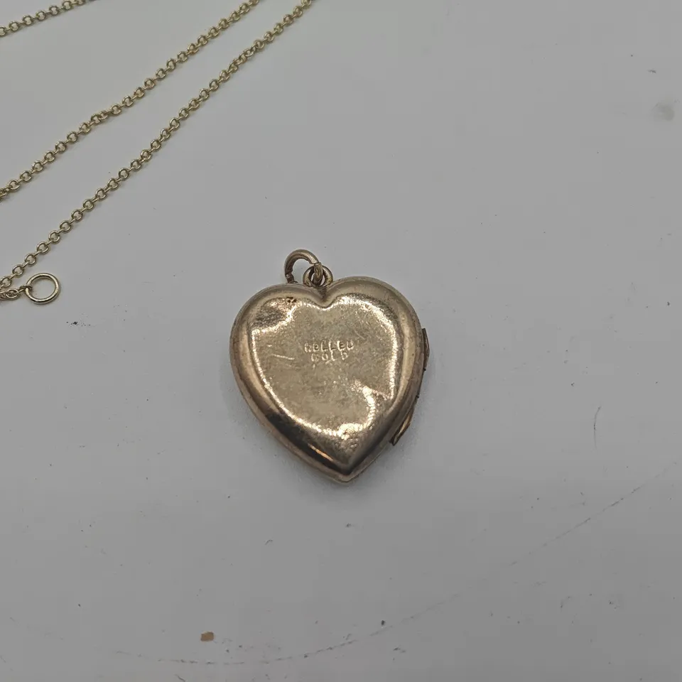 GOLD TONE NECKLACE WITH OPENING HEART PENDANT