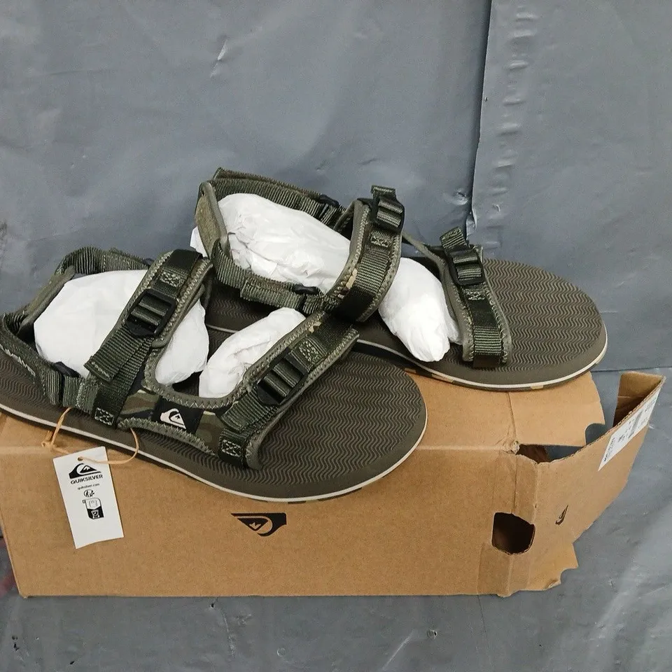QUICKSILVER SANDLES SIZE 9