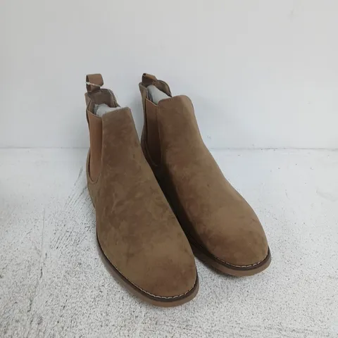 CHARLES SOUTHWELL KANSAS SAND CHELSEA BOOTS – UK 11