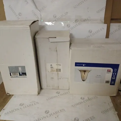 LOT OF 3 ASSORTED LIGHTING ITEMS TO INCLUDE WALL LIGHTS AND LIGHT POST