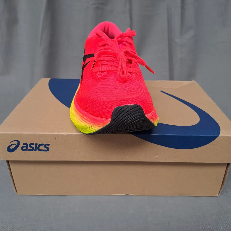 BOXED PAIR OF ASICS METASPEED SKY SHOES IN RED/YELLOW UK SIZE 5