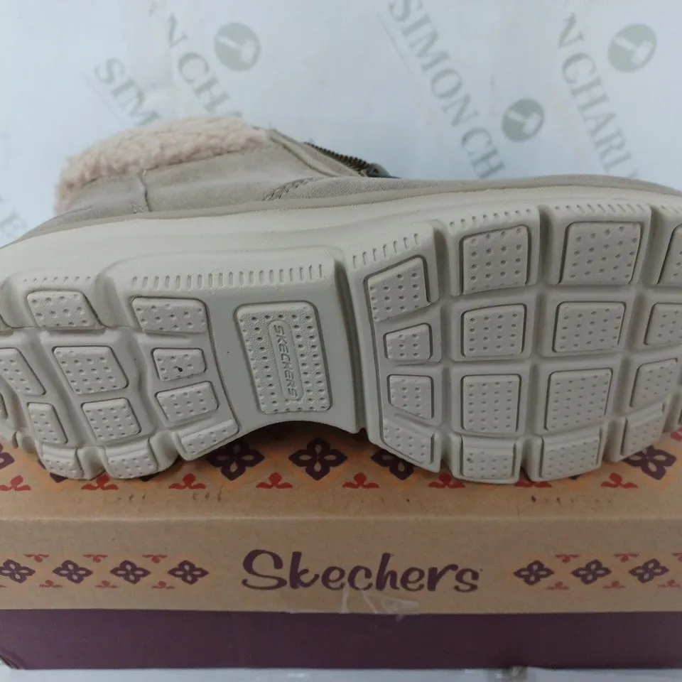 SKETCHERS EASY GOING BOOT IN TAUPE - SIZE 4