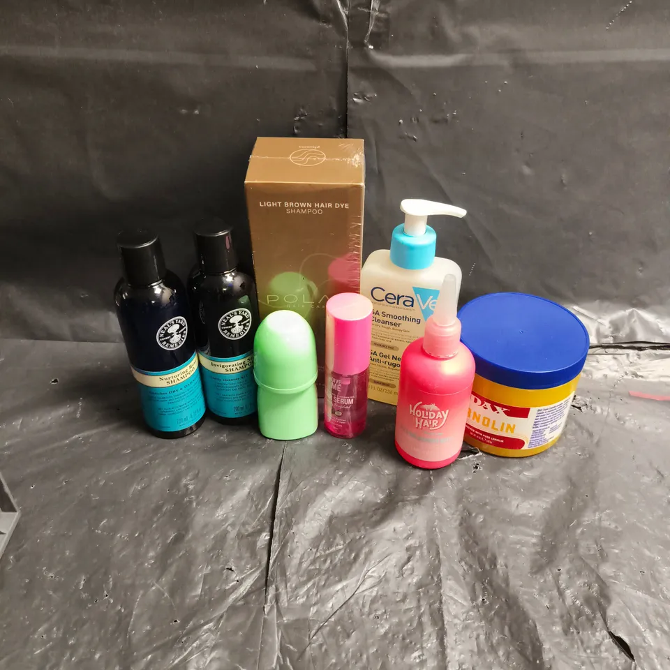 APPROXIMATEY 20 ASSORTED HEALTH AND BEAUTY PRODUCTS TO INCLUDE - CERAVE SMOOTHING CLEANSER - GIVE ME HAIR SERUM - HOLIDAY HAIR RECOVERY WATER - ETC
