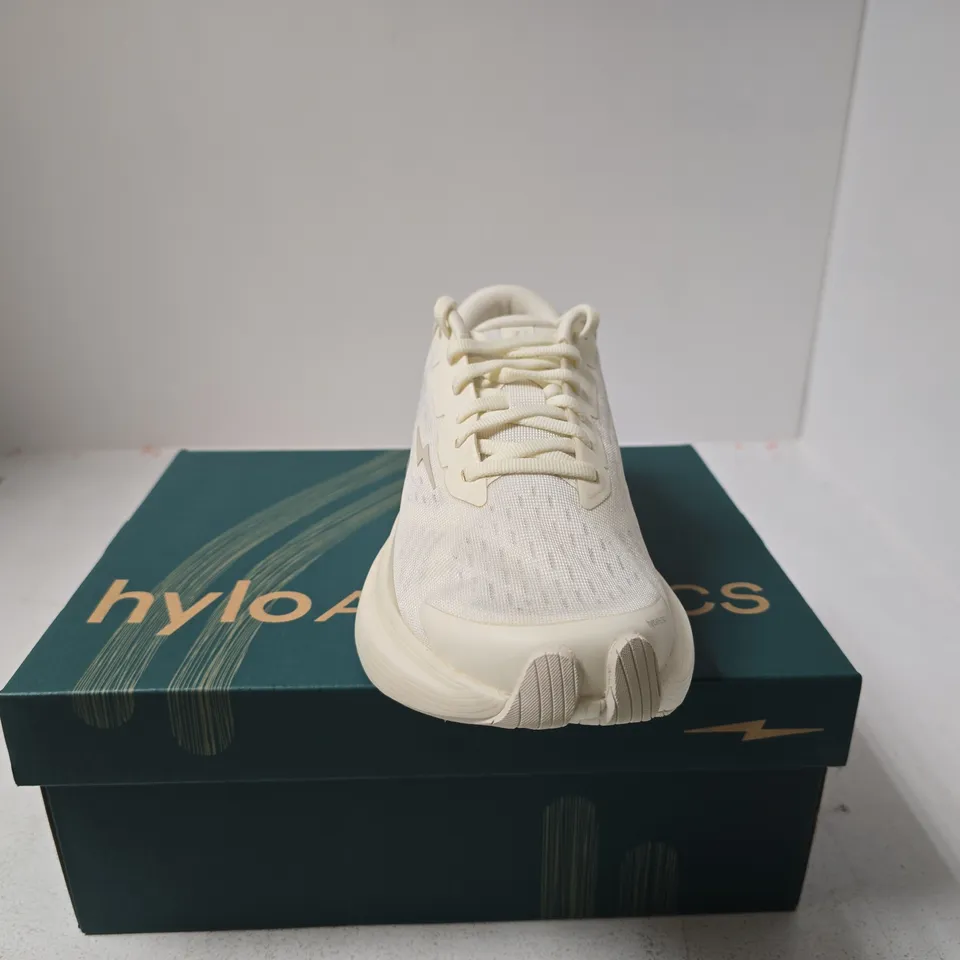 HYLO AXIS UNDYED/PEBBLE UK 4 BOXED