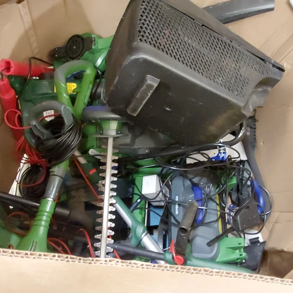 PALLET OF APPROXIMATELY 4 ASSORTED GRASS TRIMMERS