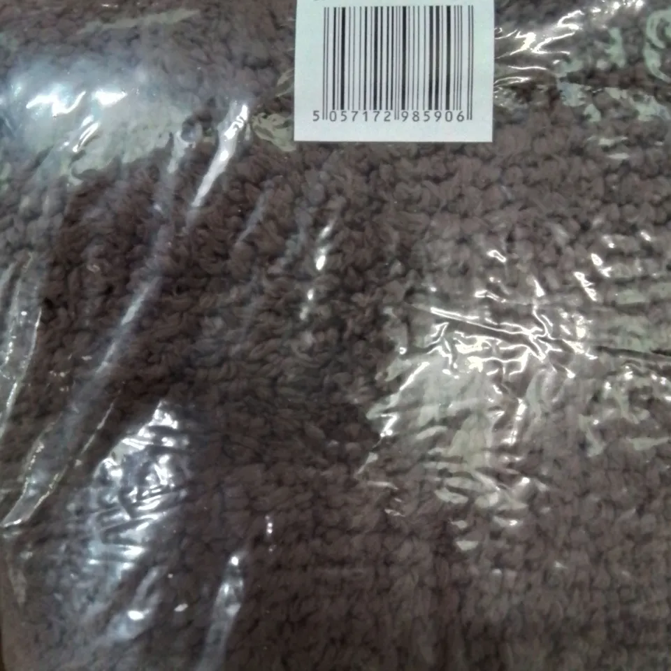 PALLET CONTAINING APPROXIMATELY 192 BRAND NEW SUPER SOFT BATH MATS -BROWN-