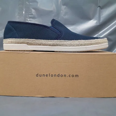 BOXED PAIR OF DUNE LONDON 165 FERDO MESH ESPADRILLE SHOES IN NAVY SIZE 9