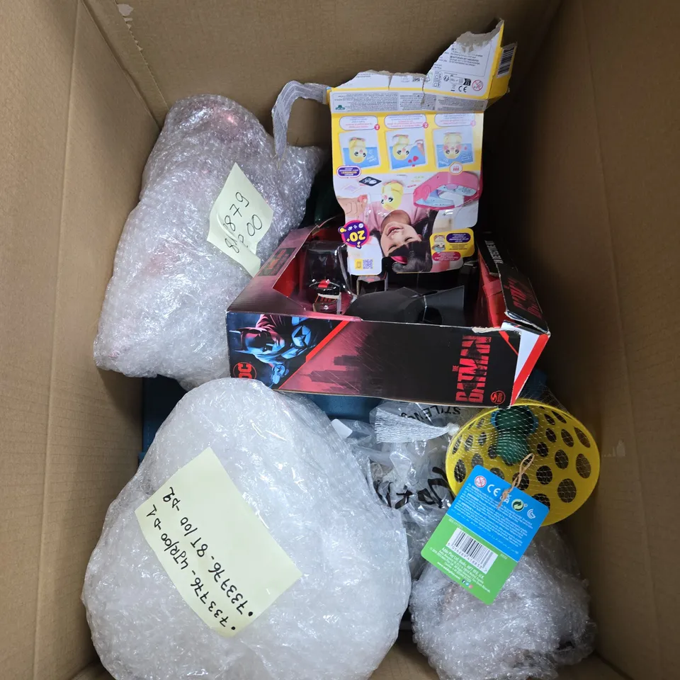BOX OF APPROXIMATELY 10 ASSORTED ITEMS INCLUDING BATMAN DETECTIVE KIT, SCCOP BALL GAME AND CHILDREN'S VET TOY