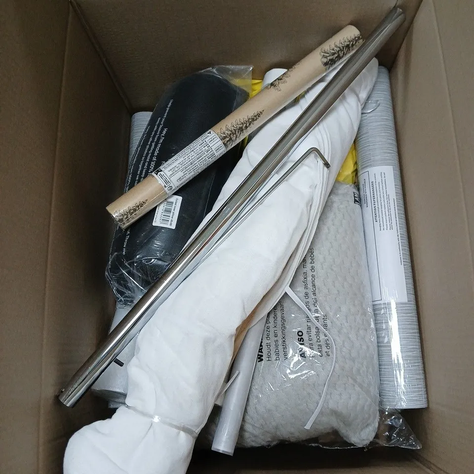 BOX OF APPROXIMATELY 15 ASSORTED HOUSEHOLD ITEMS TO INCLUDE TOWEL SET, SALT LAMP, WALLPAPER ETC