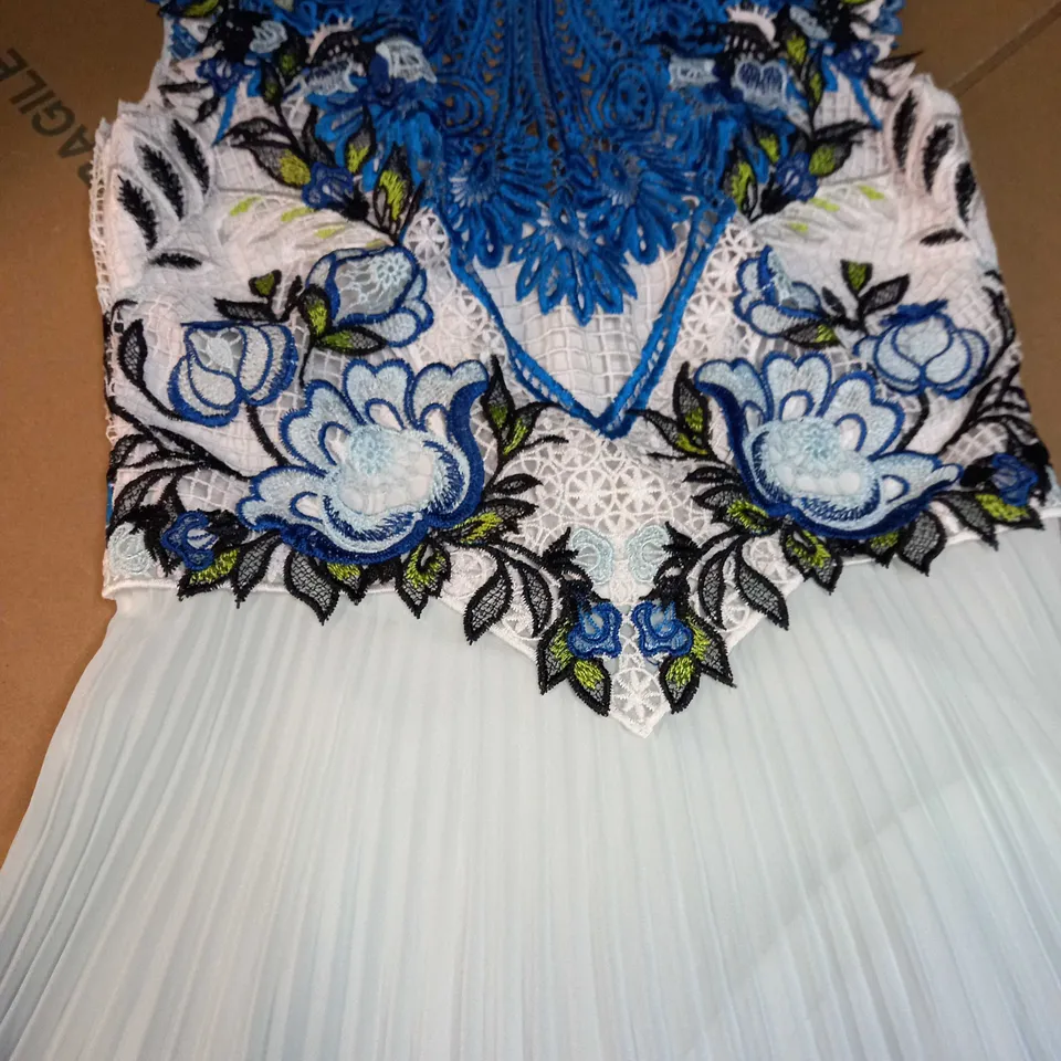 KAREN MILLEN BLUE GUIPURE LACE & EMBROIDERED FLORL PLEAT MIDI DRESS - SIZE 6