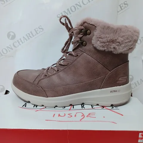 SKECHERS GLACIAL ULTRA COZYLY BOOTS, MAUVE - SIZE 5