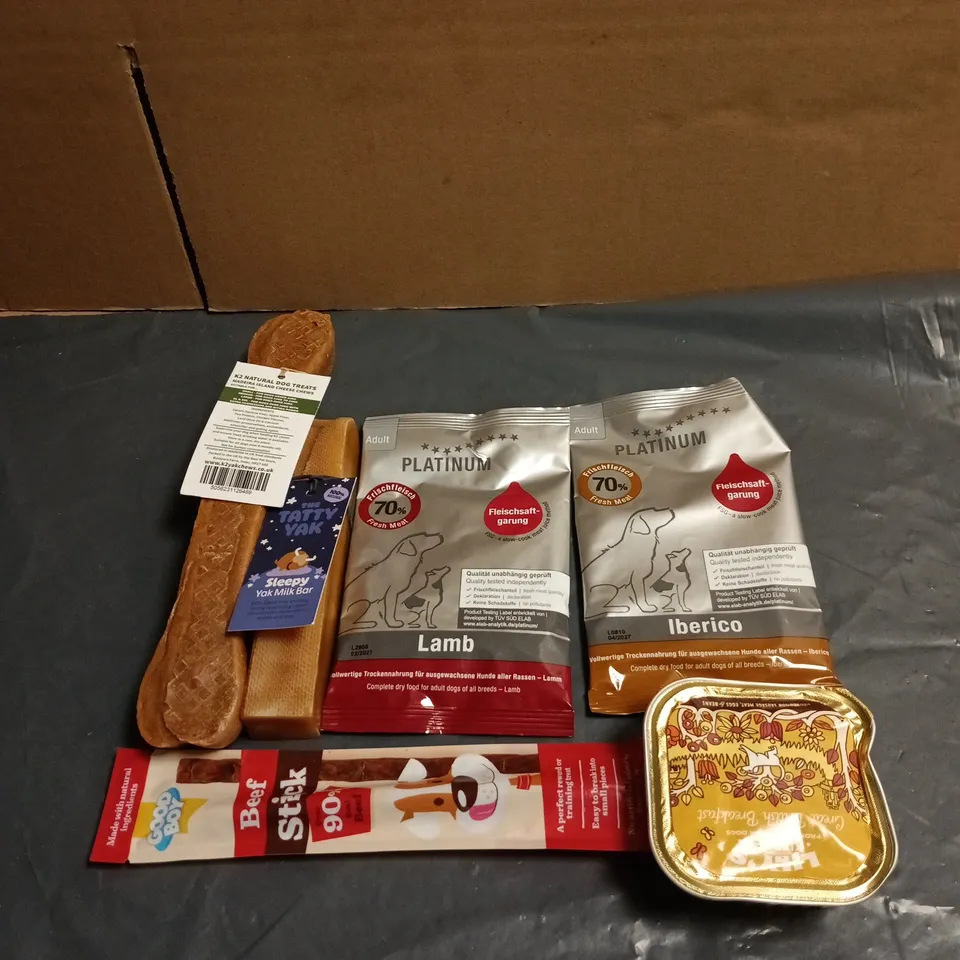 TOTE OF APPROXIMATELY 22 ASSORTED PET FOOD ITEMS TO INCLUDE PLATINUM LAMB POUCH, LILYS KITCHEN GREAT BRITISH BREAKFAST, GOOD BOY BEEF STICK ETC FOR DOGS