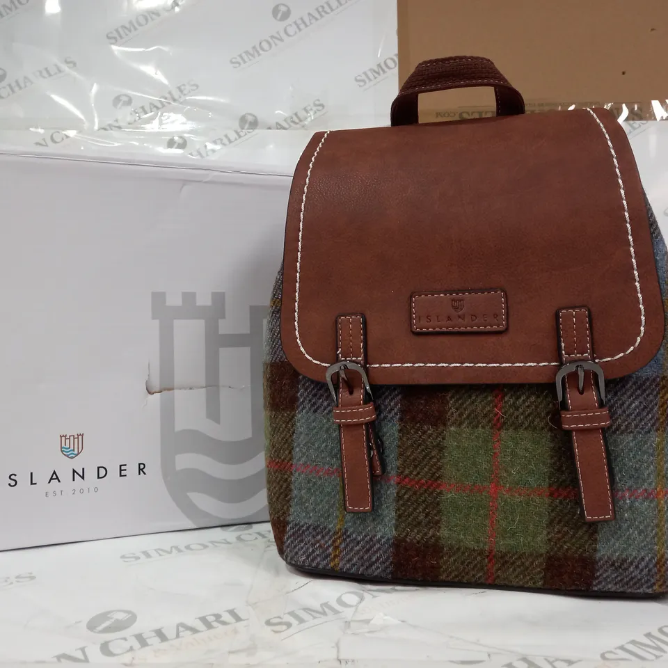 BOXED ISLANDER BACKPACK IN CHESTNUT/BLUE TARTAN