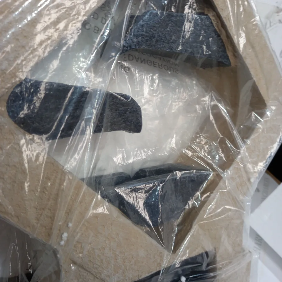 BOXED UNBRANDED OUTDOOR WATER FOUNTAIN 