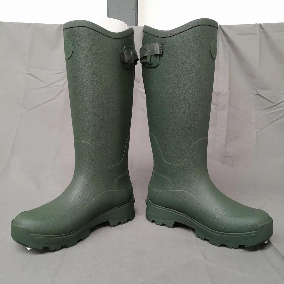 BOXED PAIR OF FITFLOP HIGH PERFORMANCE TALL RAIN BOOTS IN DEEP GREEN UK SIZE 4