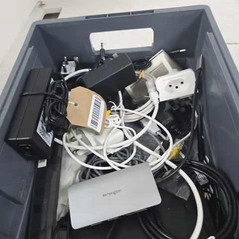 APPROXIMATELY 10 ASSORTED ELECTRICAL ITEMS INCLUDING SKY REMOTE AND WAV LINK