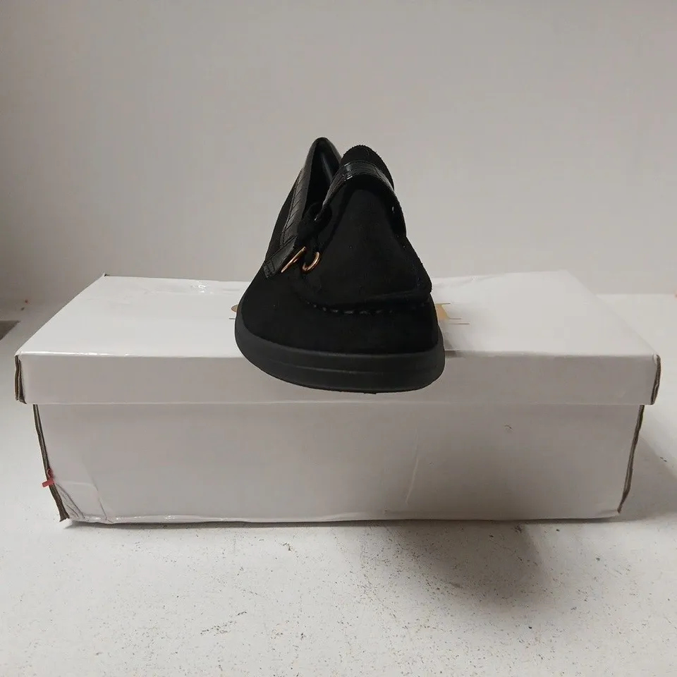 BOXED PAIR OF CM PARIS WOMEN'S LOAFERS N BLACK SIZE EU 40