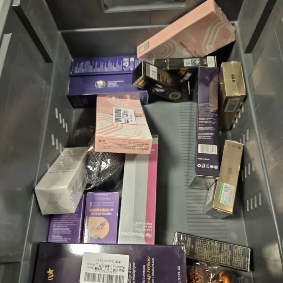 APPROXIMATELY 20 HEALTH AND BEAUTY PRODUCTS TO INCLUDE ZEPHOCO BALM FOUNDATION, EELHOE BODY COVERAGE PERFECTOR AND A MAKE UP BRUSH