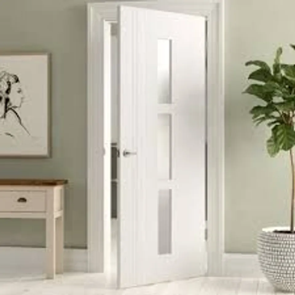 BOXED LAMINATE LINEAR PRE-FINISHED WHITE LAMINATE DOOR 762 x 1981