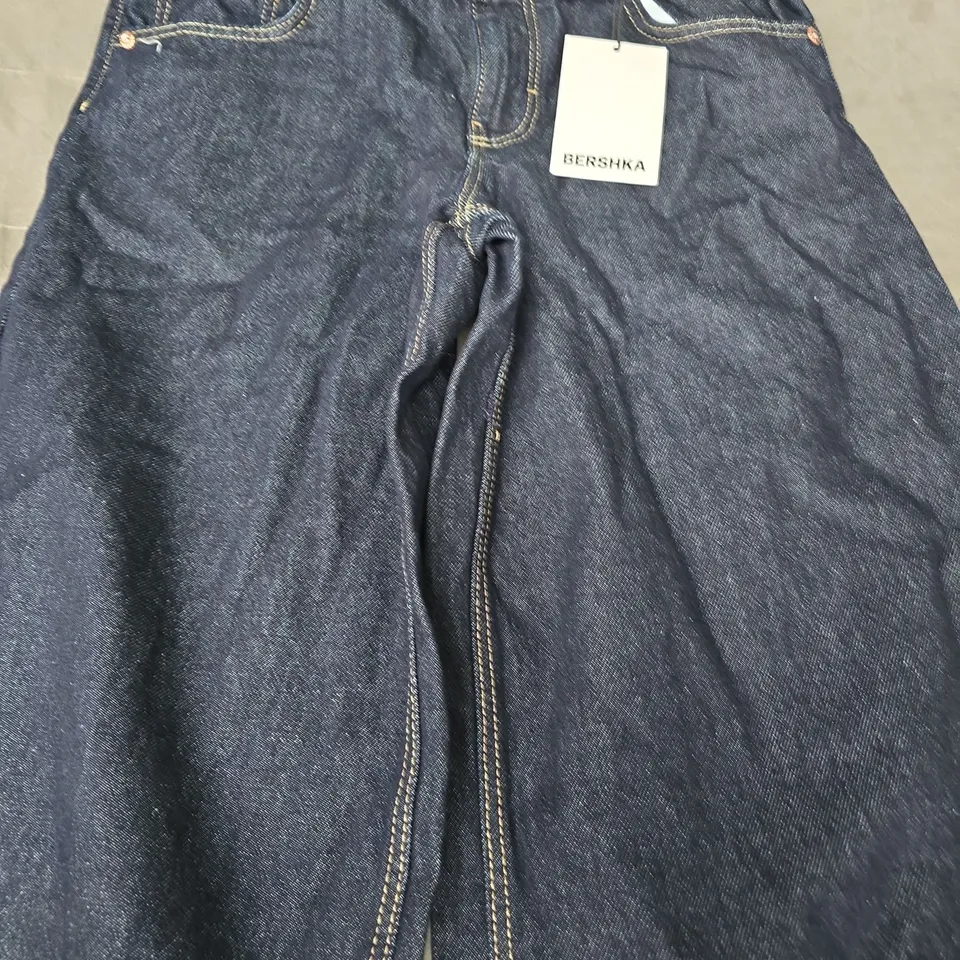 BERSHKA WIDE LOW WAIST PETITE JEANS IN DARK BLUE SIZE EU 36