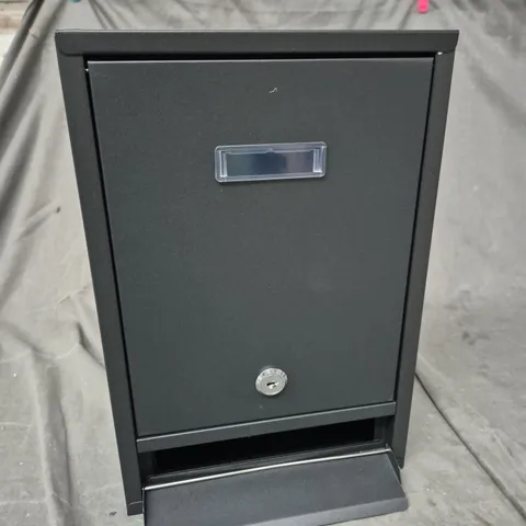 BOXED KEY LOCKED METAL MAIL BOX 