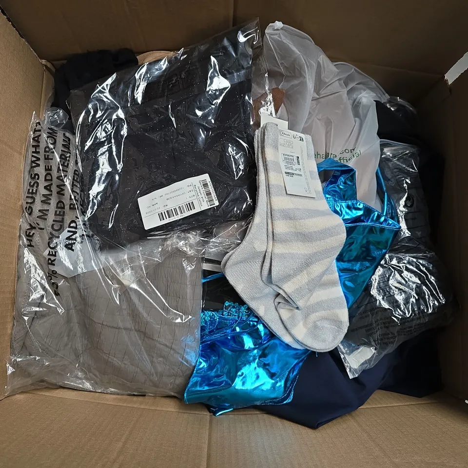 APPROXIMATELY 30 ASSORTED CLOTHING ITEMS IN VARIOUS SIZES, STYLES & COLOURS TO INCLUDE BRANDS SUCH AS HALARA, M&S, ASOS, ETC - COLLECTION ONLY