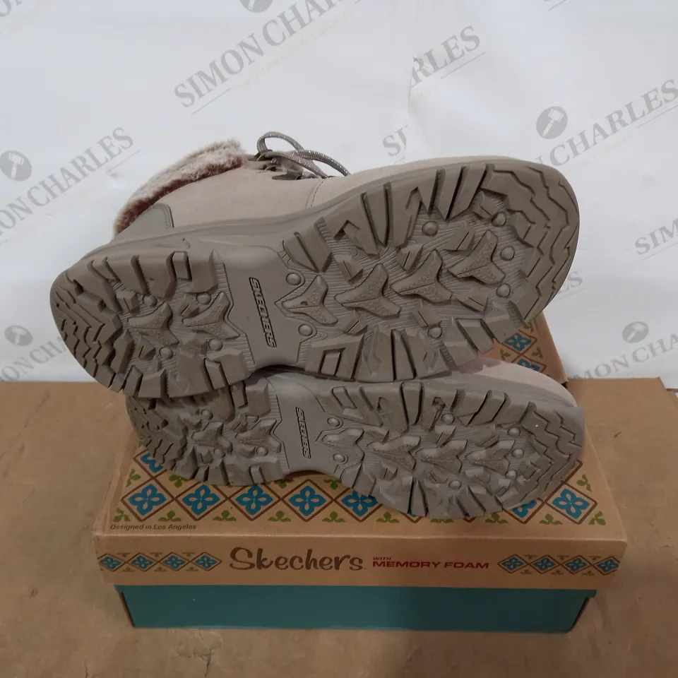 BOXED PAIR OF SKECHERS - SIZE 4.5