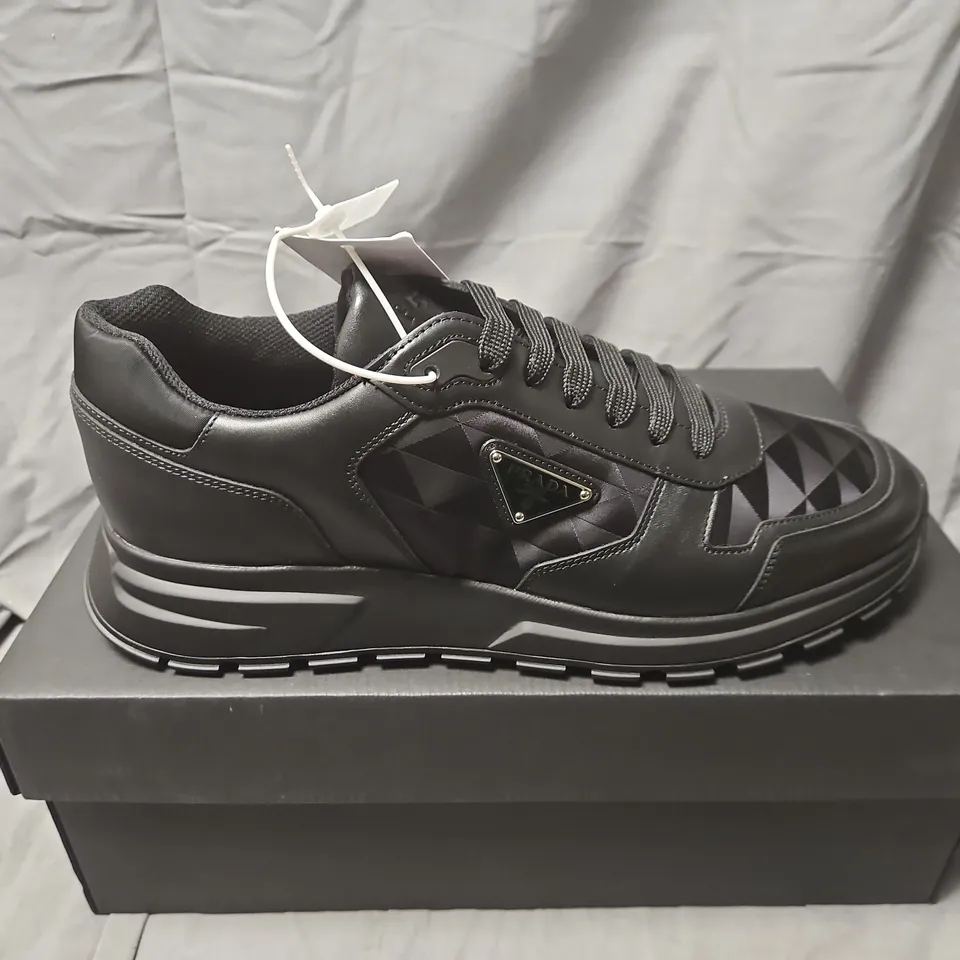 PRADA CALZATURE UOMO BLACK SNEAKERS – SIZE 11 (BOXED)