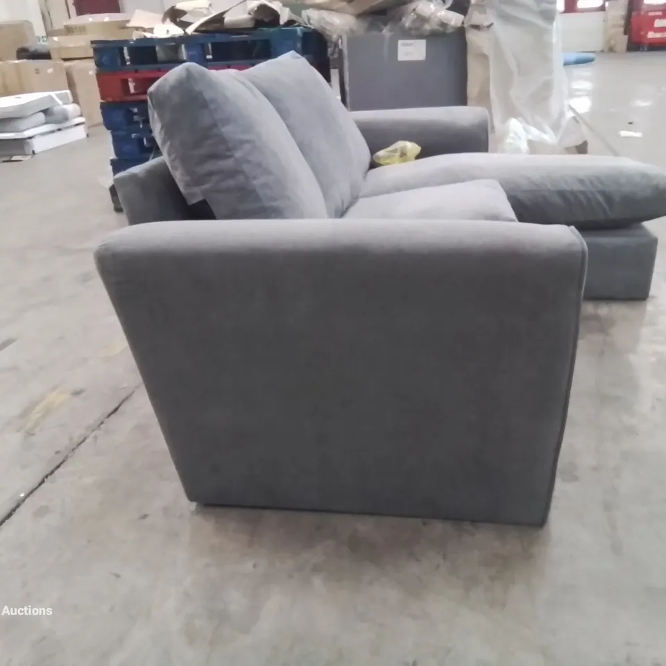 QUALITY DESIGNER FABRIC UPHOLSTERED CORNER SOFA/CHAISE LOUNGE 