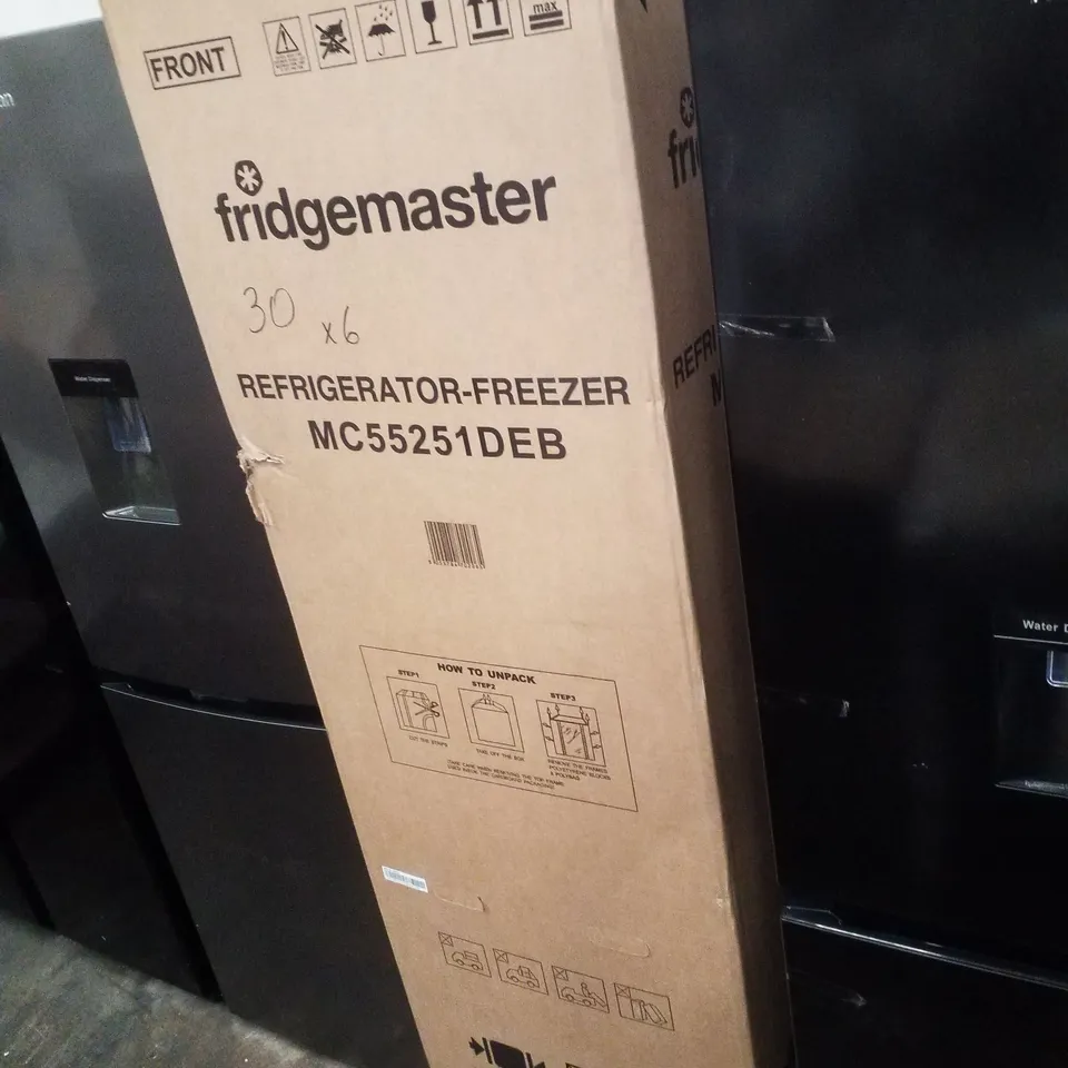 BOXED FRIDGEMASTER MC55251DEB 55CM WIDE, TOTAL NO FROST, FREESTANDING FRIDGE FREEZER -WHITE-