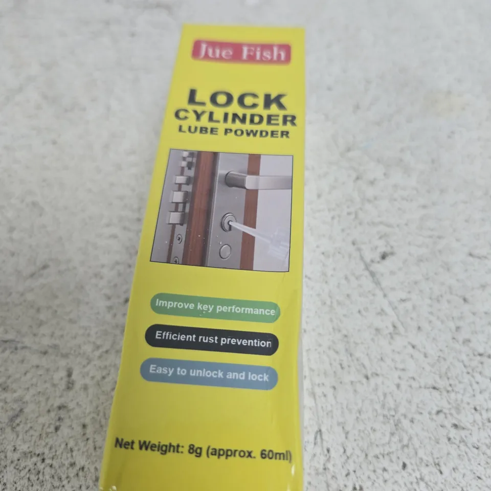 APPROXIMATELY 20 ASSORTED HOUSEHOLD ITEMS INCLUDING DLUX PEARL SCOURERS AND LOCK CYLINDER LUBE POWDER