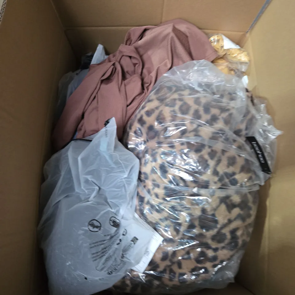 LARGE BOX OF ASSORTED CLOTHING ITEMS IN VARIOUS SIZES, STYLES AND COLOUR 