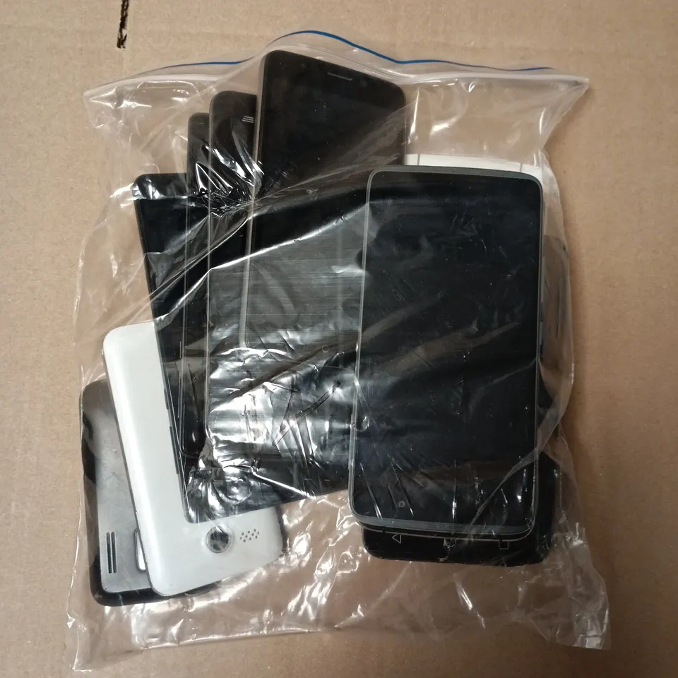 APPROXIMATELY 12 ASSORTED USED PHONES AND PHONE PARTS TO INCLUDE T MOBILE, BLACKBERRY, WILEYFOX, ETC