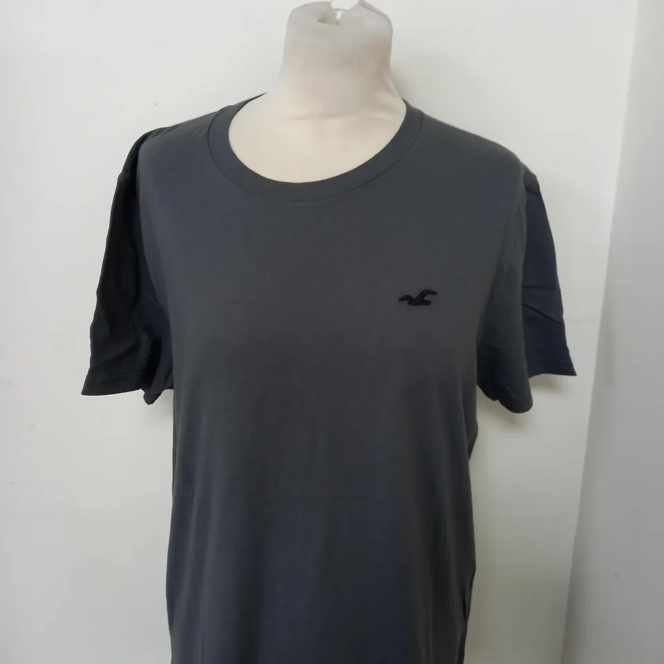HOLLISTER CASUAL LOGO T-SHIRT IN GREY SIZE M