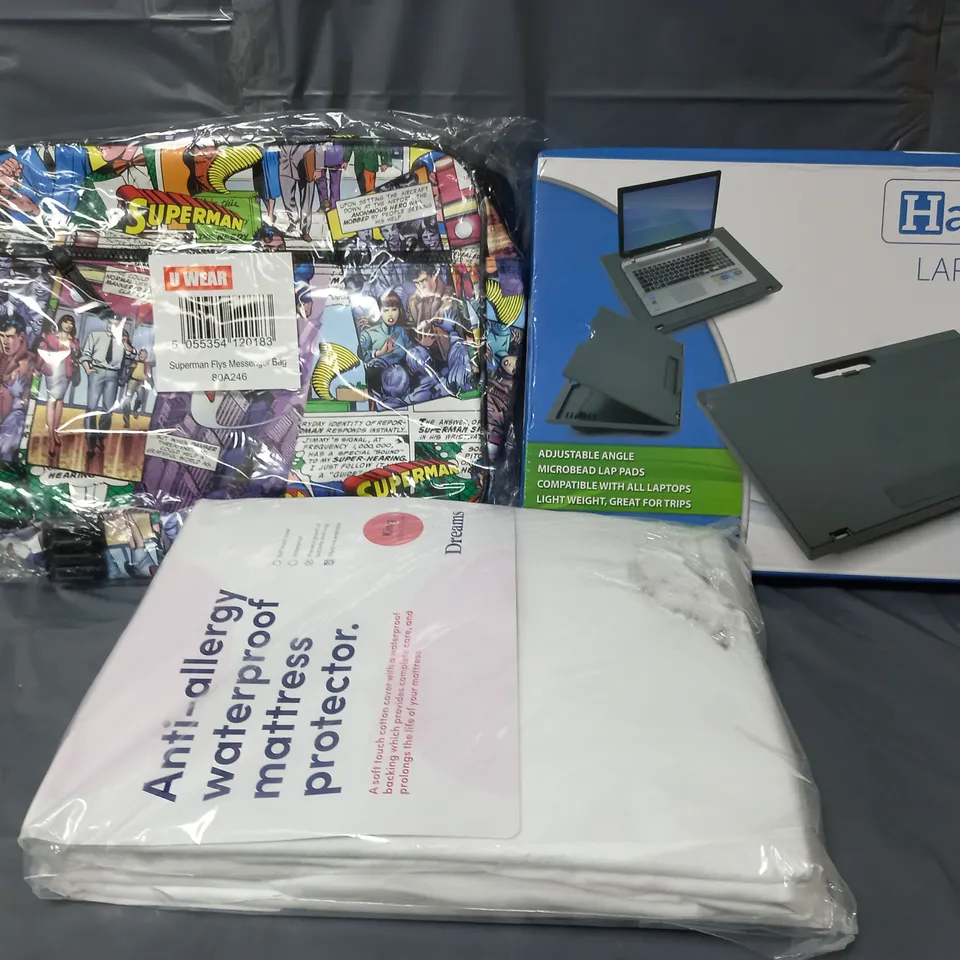APPROXIMATELY 15 ASSORTED ITEMS TO INCLUDE DREAMS MATTRESS PROTECTOR, HALTER LAP DESK, MARVEL SUPERMAN MESSENGER BAG, ETC
