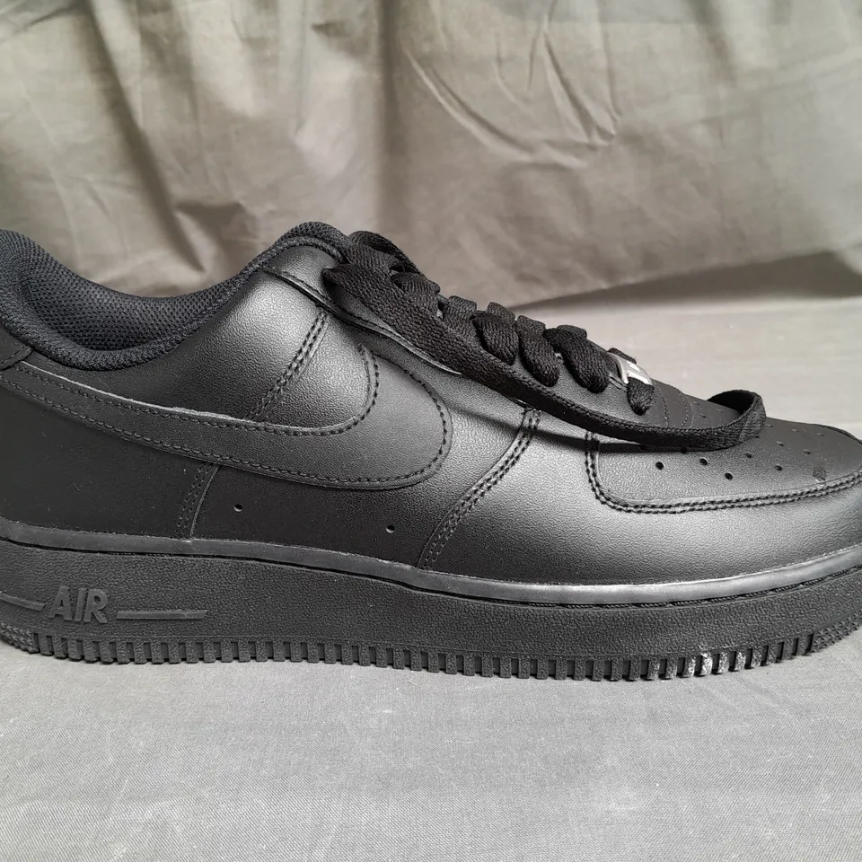 PAIR OF NIKE AIR FORCE 1 BLACK TRAINERS SIZE UK 8.5