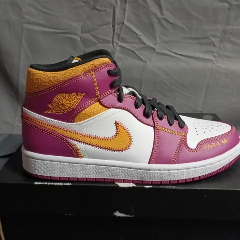BOXED PAIR OF AIR JORDAN 1 MID PARA MI SNEAKERS – UK SIZE 7