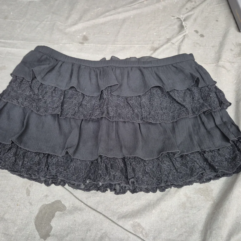 HOLLISTER LADIES LACE FRILL SKIRT WITH SHORTS - BLACK - SIZE LARGE