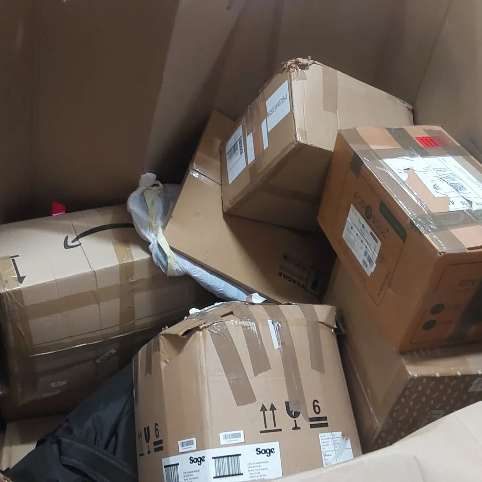 PALLET OF ASSORTED ITEMS INCLUDING: ELECTRIC HOUSEHOLD OVEN, PRAM, CAT TREE, CLOTHES DRYING RACK, BED RAIL GUARD ECT