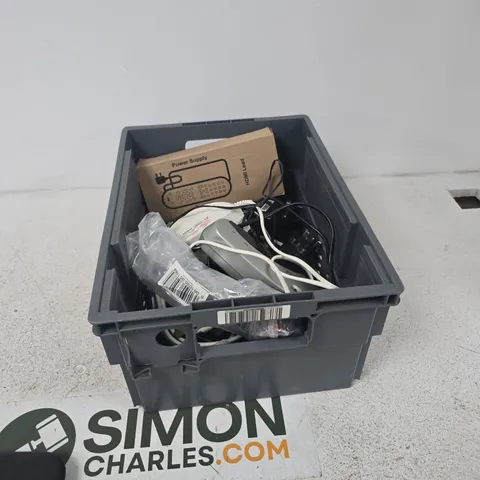 TOTE OF APPROXIMATELY 10 ASSORTED ITEMS TO INCLUDE: BT ROUTER