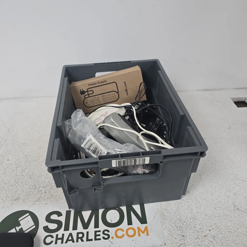 TOTE OF APPROXIMATELY 10 ASSORTED ITEMS TO INCLUDE: BT ROUTER