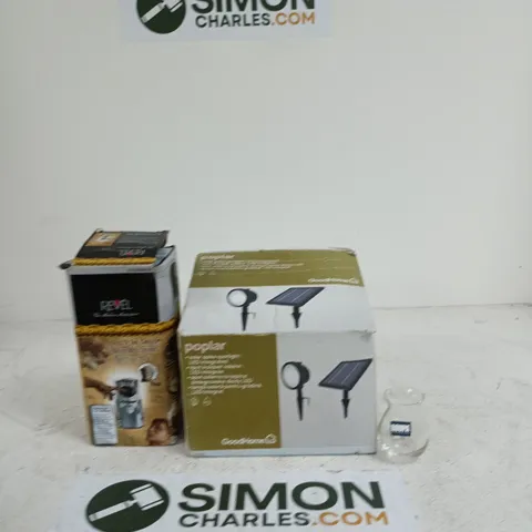 LOT OF 4 HOUSEHOLD ITEMS TO INCLUDE SOLAR SPIKE SPOTLIGHT, SMALL GLASS JUGS AND A WET AND DRY GRINDER