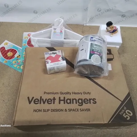 APPROXIMATELY 6 BRAND NEW BOXED ITEMS TO INCLUDE.
