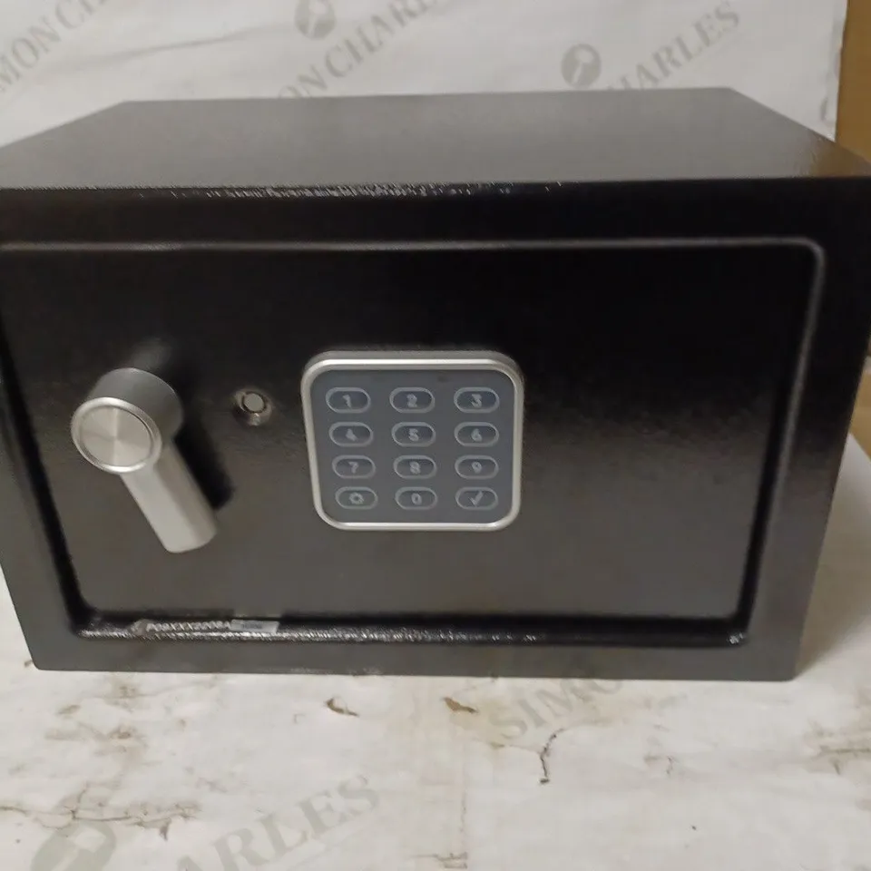 YALE SMALL ELECTRONIC SAFE 