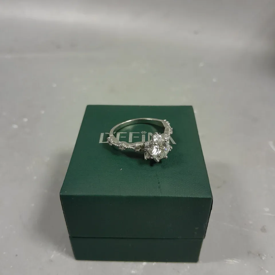 DEFINA LADIES SILVER CLUSTER RING 