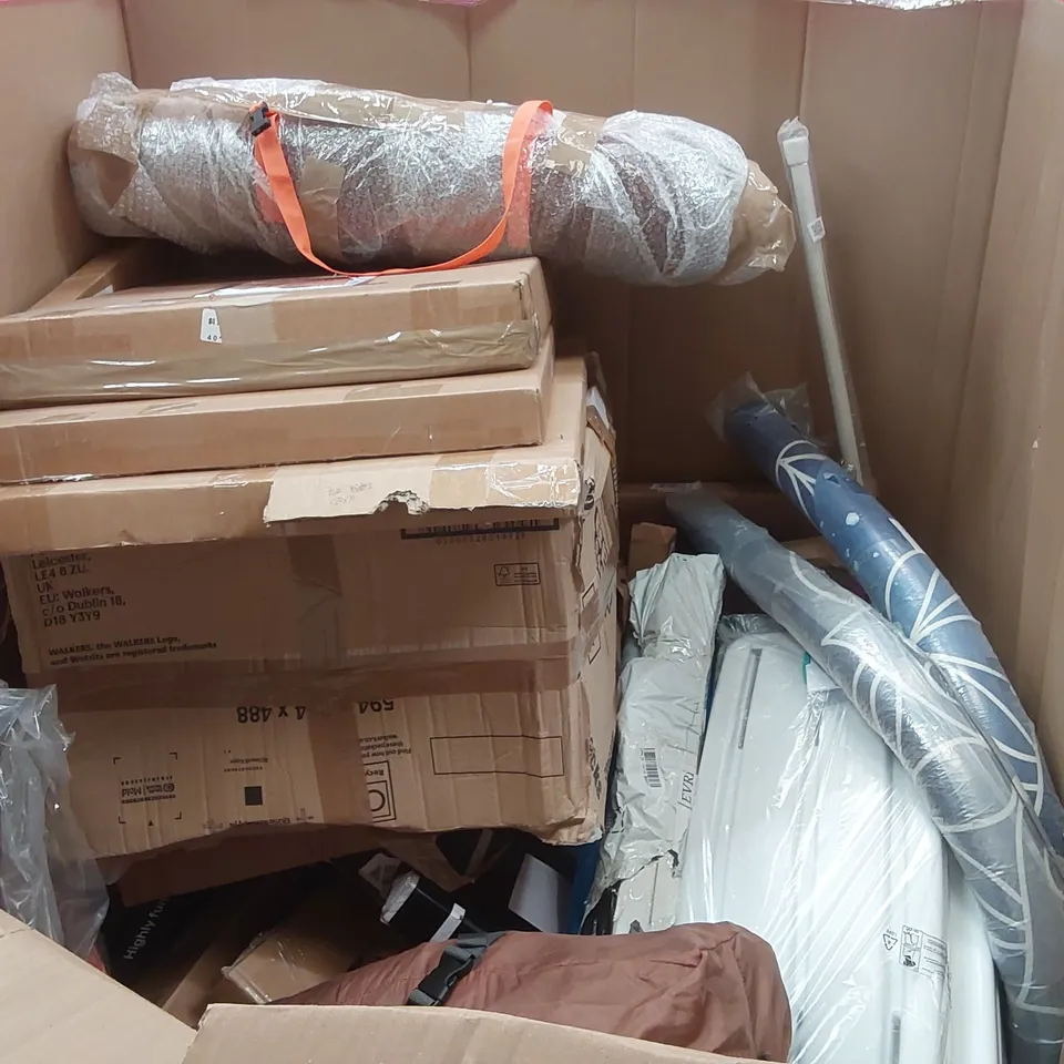 PALLET OF ASSORTED ITEMS INCLUDING: BALANCE BIKE, SCOOTER, POP-UP TENT, PULL-UP BAR, FAN ECT