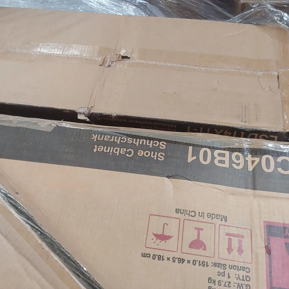 PALLET CONTAINING A LARGE ASSORTMENT OF FURNITURE ITEMS INCLUDING: DOG CAGE, SHOE CABINET, STANDING DESK ECT