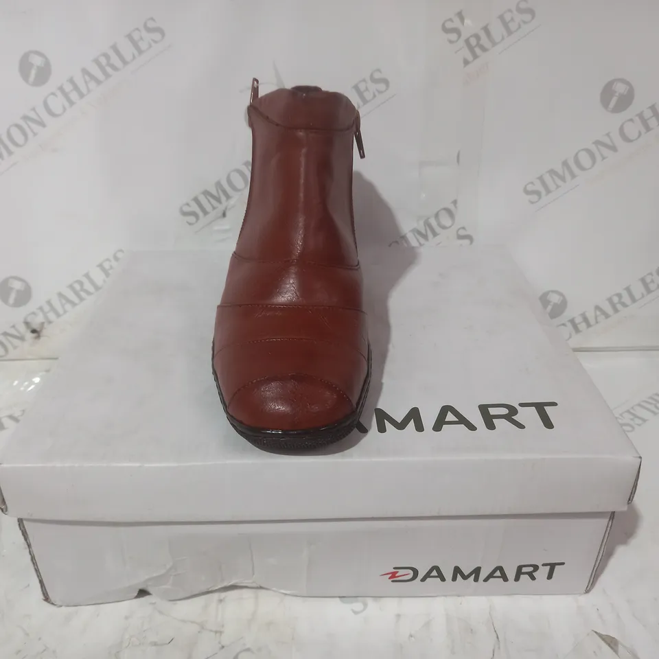 BOXED PAIR OF DAMART DOUBLE WIDTH CUSHION AIR BOOTS IN NUTMEG SIZE 3