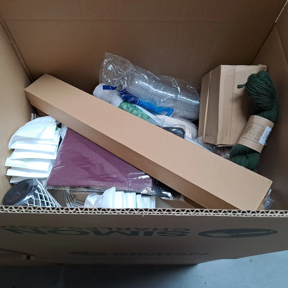 APPROXIMATELY 20 ASSORTED HOUSEHOLD PRODUCTS TO INCLUDE CLEAR BIN BAGS, SAFETY GOGGLES AND TABLET COVER